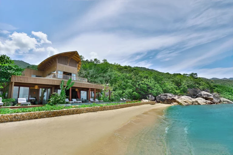 Vietnam Luxury Resort for couples and family in ninh van bay